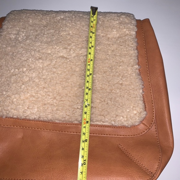 Backpack - Picture 3 of 4